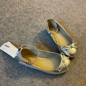 NWT! Girl silver ballerina shoes w ankle strap